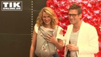Peer Kusmagk und Janni Hönscheid – Erster Auftritt mit Baby!