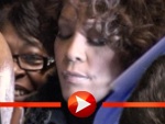 Whitney Houston bei ihrer Abreise aus Freiburg im Jahre 2009